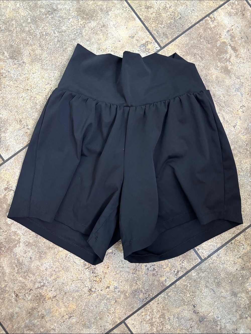 HALARA High-Waist Black Gathered Front Shorts